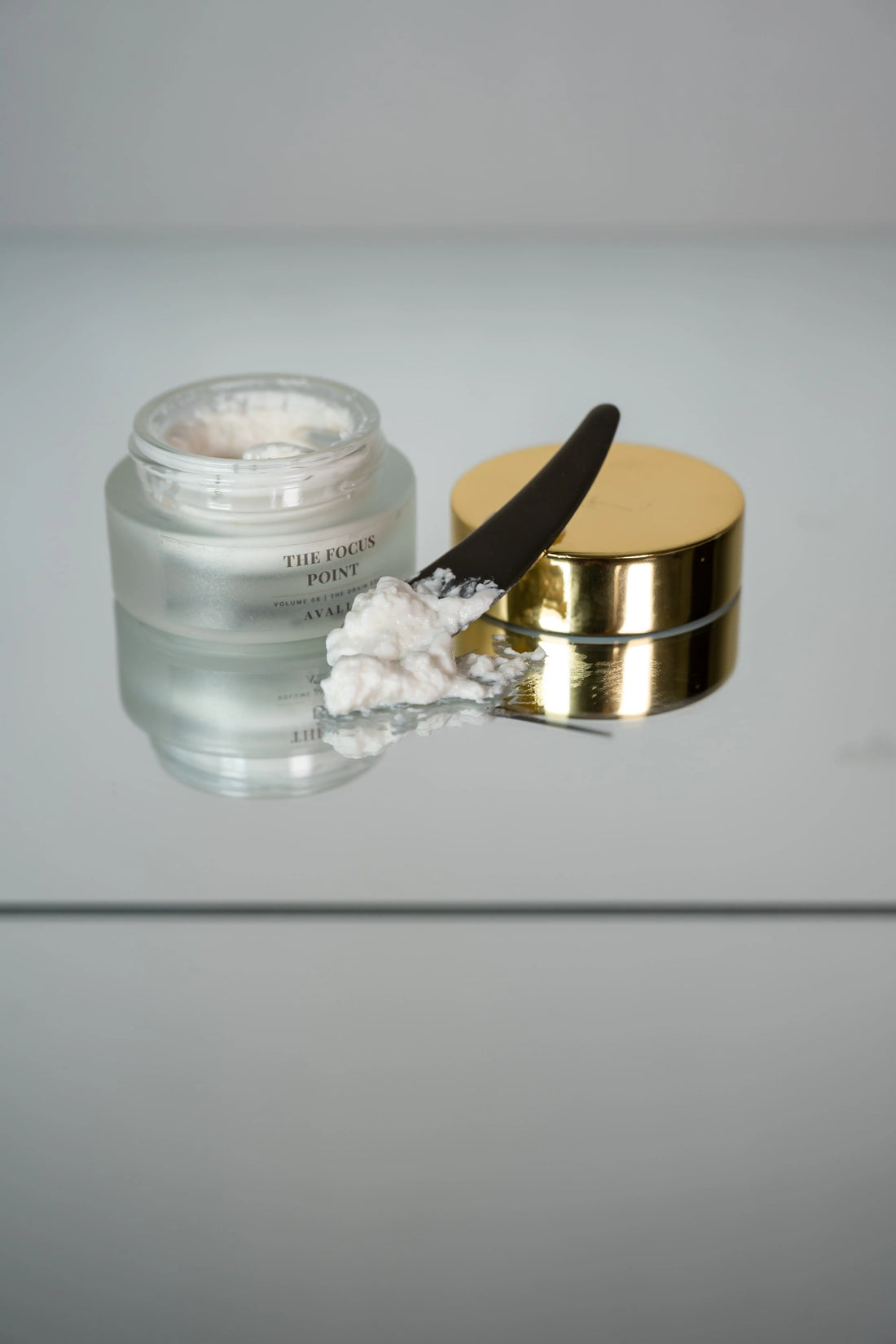 Emulgel o crema? Differenze e modalità di applicazione. Perché la texture può fare la differenza nel contorno occhi drenante.